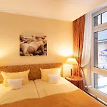 酒店 Strandhotel Sylt 4*