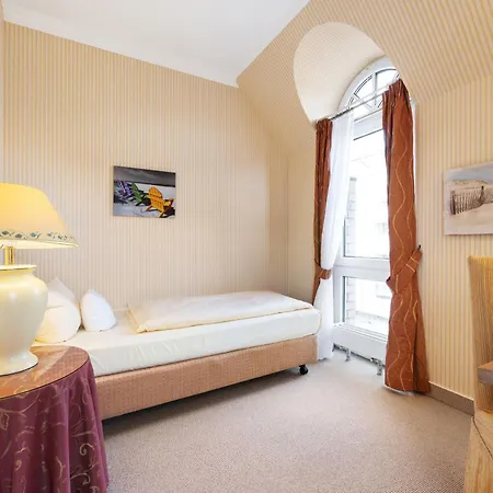 酒店 Strandhotel Sylt 4*
